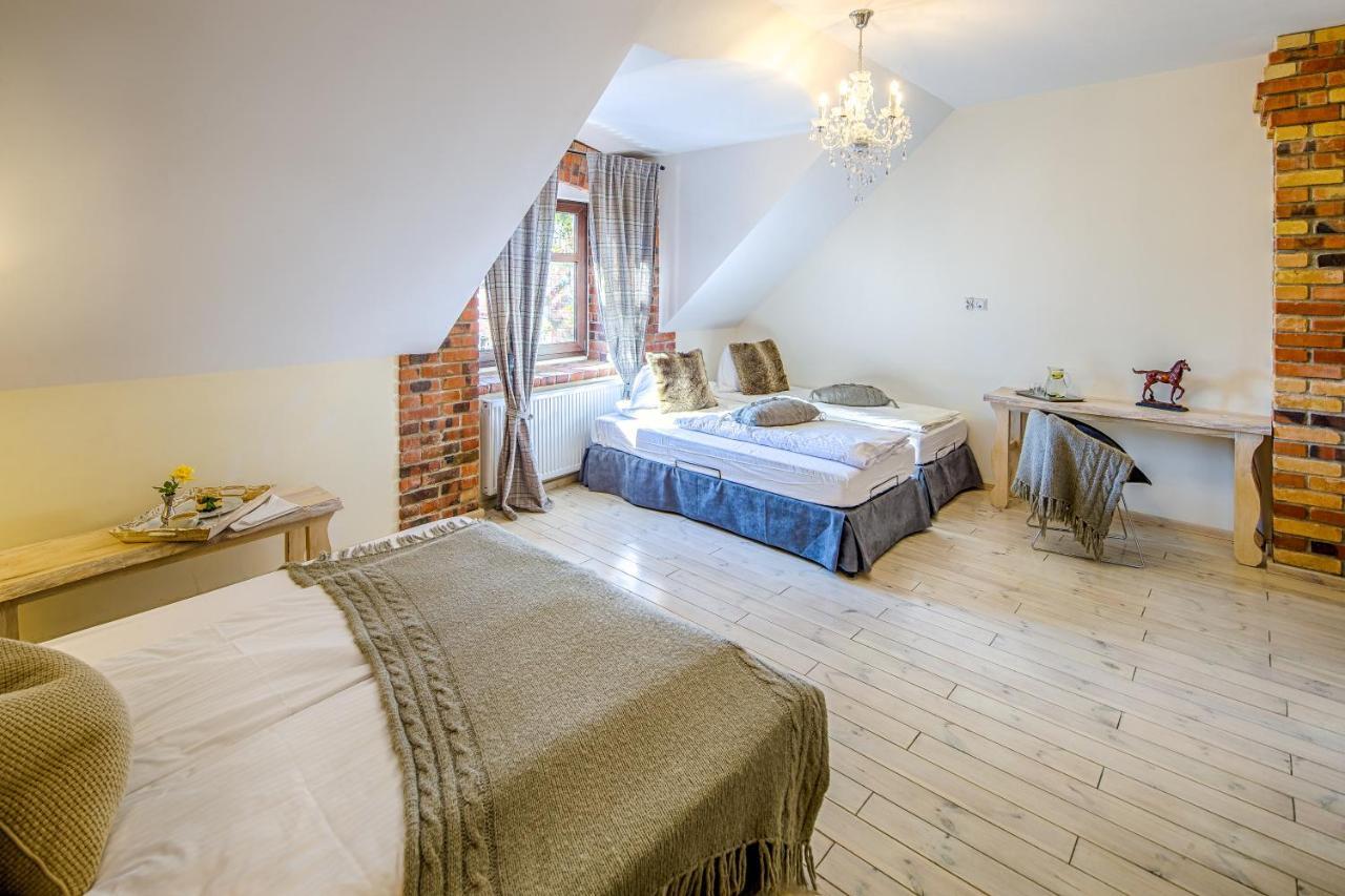 Hostal Folwark Białych Bocianów Kamionka  Exterior foto